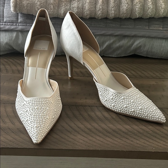 Elegant White Pearl-Embellished Women's Heels Satin. Never been worn - Picture 1 of 3